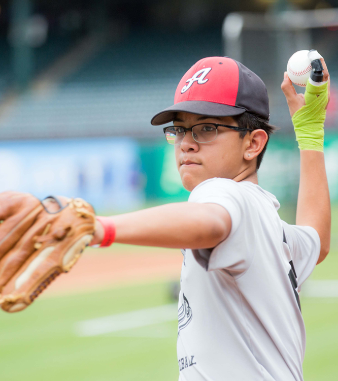 Cruz Ramos has prosthetic finger for baseball