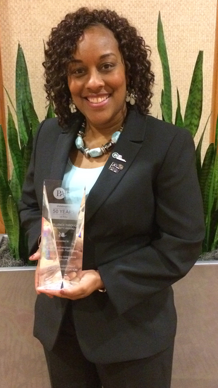 Carolyn Guidry receives award 
