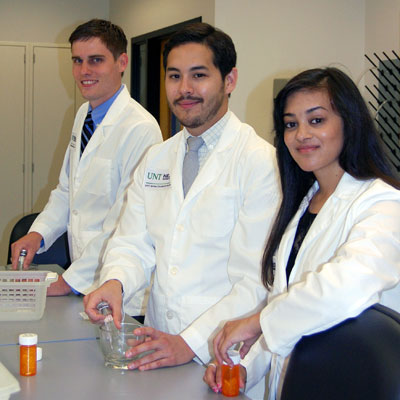 UNTHSC College of Pharmacy students lab