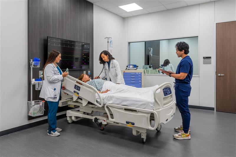 Students training in HSC's Regional Simulation Center
